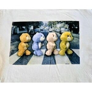 Care Bears,‎ Beatles Packed Sidewalk, Vintage Graphic Fun Tshirt